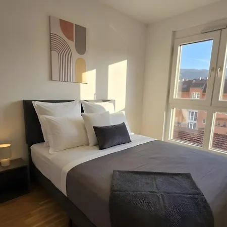 Central Innsbruck Apartment Апартаменти *