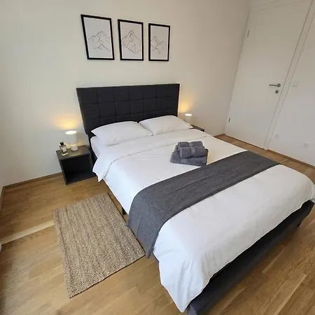 Central Innsbruck Apartment *